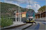 Zwei Trenord ETR 425 warten im gepflegten Bahnhof von Porto Ceresio auf die Abfahrt nach Milano Porta Garibaldi. 

21. September 2021