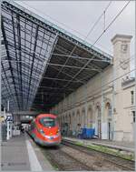 Der FS Trenitalia ETR 400 031 ist als Frecciarossa FR 6647 um 11:48 in Lyon Perrache unter der mächtigen Halle angekommen und bleibt bis zur Rückfahrt um 13:11 als FR 6654 nach Paris gleich hier stehen. 

13. März 2024