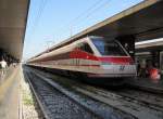 3.8.2010 17:27 FS ETR 460 als EurostarItalia (ES*) nach Reggio di Calabria Centrale im Bahnhof Roma Termini.