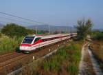 Der Penolino ETR 460 023 Euro Star 9761  FRECCIABIANCA  von Genua nach Rom wird in wenigen Minuten den vorletzten Bahnhof Grosseto erreichen, aufgenommen bei Gavorrano.