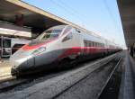 3.8.2010 17:26 als EurostarItalia (ES*) nach Ravenna im Bahnhof Roma Termini.