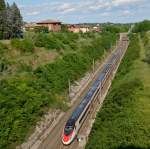 Die von Alstom in Savigliano gebauten und von Giorgio Giugairo designten ETR's 610 bilden momentan das Zugpaar EC 37/42 von Genf nach Venedig Santa Lucia. Am Abend des 24. Mai 2015 war der SBB RABe 503 011 als EC 42 nach Genf unterwegs und wurde von mir in San Giorgio in Salici fotografiert