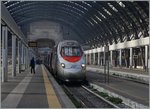 Ein FS Trenitalia ETR 610 wartet in Milano Centrale auf die Abfahrt als EC 14 nach Zürich HB.