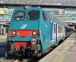 18.07.2017 18:46 FS Steuerwagen Bauart MDVC an der Spitze eines Reginalzuges (R) von Roma Termini nach Ancona in Roma Tiburtina.