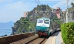 Regionalzug R 24494 La Spezia C.le – Sestri Levante fhrt in Hp. Manarola [Cinque Terre] gerade ab; 09.05.2013
