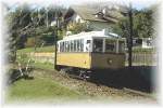 Italien/Sdtirol, SAD Rittnerbahn,zweiachsiger
Triebwagen bei Klobenstein.Heute verkehren auf 
dieser Strecke auch zwei ex.Esslinger Triebwagen
zur Entlastung der alten Garnituren (1985)