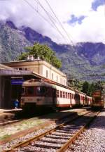 Triebzug der FS (Normalspurbahn) in Chiavenna 333m, im Juli 1999.