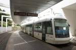 Italien / Sardinien / Straßenbahn Cagliari / Stadtbahn Cagliari: Škoda 06T mit der Wagennummer CA 06 der Metrocagliari, aufgenommen im Juni 2014 an der Haltestelle  Repubblica  in Cagliari.