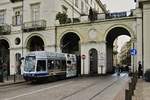 Aus der Via Alfonso Bonafous kommend erreicht Triebwagen 5043 am 04.05.2019 die Piazza Vittorio Veneto