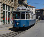 Die 5,175 km lange  Tranvia di Opicina  verbindet die norditalienische Hafenstadt Triest mit dem am Karstplateu gelegenen Örtchen Opicina. Der 1942 von  Officina Meccanica della Stanga  gebaute Triebwagen 406 rollte am frühen Morgen des 28. Juni 2015 in die die Endstation  Piazza Oberdan .
Aufgrund des Frontalzusammenstoßes zwichen  den Triebwägen 404 und 405 auf Höhe der Via Commerciale 180 befindet sich die Bahn leider im Dornröschenschlaf.