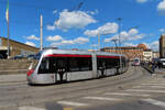 Tram der Linie T2 zum Flughafen in der Nähe des Hauptbahnhofs Firenze S.M.N.