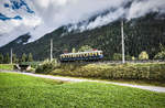 4042.01 der NBiK fährt als SR (Lienz - Sillian) zwischen Mittewald a. d. Drau und Abfaltersbach vorüber.
Aufgenommen am 16.9.2017.