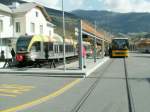 GTW ATR 100 nach Bozen,rechts das Schweizer Postauto nach Zernez,Graubnden/Schweiz.Mals 20.10.07