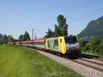 Die ES 64 F4-093 am 05.06.2010 mit einem Brenner EC unterwegs bei Neideraudorf.