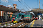 Trenord-Treffen im Bahnhof Brescia am 2. Juli 2016. Links ein ETR 425, rechts ein von einer E.464 geschobener Pendelzug aus MDVC-Wagen nach Milano Centrale.