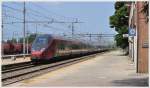 NTV.italo 22 (Nuovo Trasporto Viaggiatori)auf dem Weg von Venezia SL nach Roma durchfhrt den verschlafenen Bahnhof Rovigo.