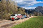 EU43 005 und EU43 003 der RTC fahren mit einem Güterzug bei Campo di Trens in Richtung Brenner. Aufgenommen am 7. April 2017.