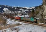 E 483 004 mit einem Schrottzug am 22.01.2014 bei Sterzing.