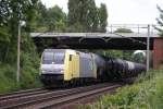 ES 64 F-902 der ITL mit einem Kesselwagenzug in Hannover ...