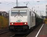285 109-4 der ITL f�hrt am 7.11.2009 durch den Bahnhof ...