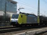 ITL ES 64 F4-203 f�hrt am 26.03. 10 mit einem Kesselwagen ...
