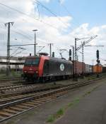ITL Eisenbahngesellschaft mbH ITL 481 002-4 zieht am 22.04.'10 einen Container Ganzzug durch Lehrte