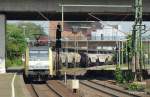 ES 64 F-901 steht am 5.06.10 mit einem Cerealienzug von ...