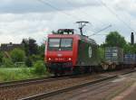 481 002-4 bringt ihren Containerzug in Richtung Norden. Aufgenommen am ...
