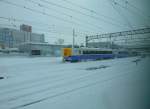 Intercity Serie 481/485 Zweistromzüge: Ein Zug der Serie 481/485-3000 wartet in Aomori auf seinen Einsatz nach Hokkaidô, 12.Februar 2013.