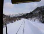 Akita Nairiku Bahn, Mittelteil: Der Aufstieg vom Hochland von Zentral-Akita im Sden zum Scheiteltunnel.