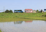 Die Strasse-/Schienefahrzeuge der Asa Kaigan Bahn: Der blaue Wagen in Awa Kainan, 17.April 2023