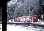 Nagaragawa Eisenbahn: Triebwagen 301 steht in der einsamen und verschneiten Endstation Hokun, 18.Februar 2007.