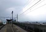Serie 681 (JR): Nach heftigem Regen liegt die Landschaft im Berggebiet der Präfektur Niigata im Dunst.