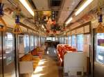 Iga-Bahn: Blick ins Innere des Zuges 101+201. An der Decke hngen Wegweiser zur historischen Stdte, wo ein berhmter Knstler im 17.Jahrhundert seine weltbekannten japanischen Kurzgedichte schuf. 9.Dezember 2012. 