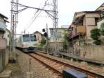 Seibu-Konzern, Tamagawa-Linie: Wie bei den meisten Linien dieses Konzerns fährt man eng zwischen den Häusern der Siedlungsgebiete hindurch, nicht zuletzt auch deshalb, weil Seibu eigentlich