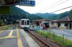 Seibu-Konzern, Chichibu-Linie: Speziell für die Chichibu-Strecke besitzt der Seibu-Konzern 12 Vierwagenzüge Serie 4000 (1988) mit Sitzbankgruppen, die sich für den Touristenverkehr