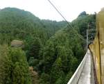 Seibu-Konzern, Chichibu-Linie: Aufstieg zum fast 5 km langen Shômaru-Scheiteltunnel ins Chichibu-Tal.