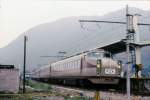 Serie 1700: 9 Intercity-Züge des Tôbu-Konzerns zu je 6 Wagen, gebaut 1960-1972 angesichts der harten Konkurrenz zur Staatsbahnstrecke in das Bergland von Nikkô, nach Nikkô selbst mit seinem Kegon-Wasserfall, und zu den heissen Quellen am Kinu-Fluss (Kinugawa Onsen). Ende des Einsatzes 1991. Im Bild Zug 1781 in Kinugawa Onsen, 29.Mai 1977. 