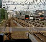 Vielfalt der Tôbu-Züge: In Shimo Itabashi in Tokyo umrahmen zwei Züge Serie 59xxx (Nr.
