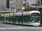 Wagen 5110 der Hiroshima Strassenbahn am 09.11.2010 in der Nhe der Haltestelle  Hatchobori  als Linie 1.