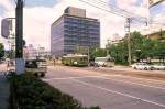 Die ältesten Strassenbahnwagen von Hiroshima - die Wagen aus Kôbe, Serie 571-587: Im Bild der heute abgebrochene Wagen 584 in der Stadtmitte von Hiroshima, 11.August 1993.