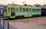 Serie 3500: 1992 und 2000 wurden von der Strassenbahn Tokyo je 2 Wagen bernommen (Tokyo: Serie 7000, aus Umbau entstanden 1977/78). Daraus wurden in Toyohashi 3501-3504. Im Bild steht 3503 mit Vollreklame fr eine Arzneimittelfirma in Akaiwaguchi, 28.Januar 2007. 