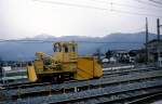 Diesel-Kleinlokomotiven:　Ein älterer Schneeräumungstraktor in Kobuchisawa an der Steilstrecke auf das Hochplateau der Praefektur Nagano. 5.April 1999.