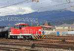 Diesel-Hybridlokomotive HD-300 der japanischen Güterverkehrsgesellschaft JR Freight: Der Prototyp HD 300-901 erschien im März 2010, gefolgt von den Serienloks ab Juli 2011 (Nr.