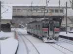 JR Serie 731: Der Zug 731-112 im verschneiten Zenibako zwischen Sapporo und Otaru. 19.Februar 2009. S-BAHN SAPPORO 