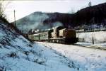 DD51 in vergangenen Zeiten: Als sie auf Hokkaido noch (mit Altbauwagen) Personenzüge führten - DD51 610 hat am 29.Dezember 1971 den Scheiteltunnel des Jômon-Passes zwischen Kitami und