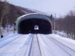 KIHA 283: Alle Weichen der Pass-Strecke über die Berge von Zentral-Hokkaido sind in Schneeschutzgalerien angelegt.