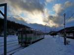 Lokalverkehr in Ost-Hokkaido: Nach Ankunft in Abashiri zieht sich der KIHA 40 833 in die Unterhaltsanlagen zurück.