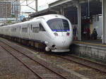 Eine Serie 885 EMU am Bahnhof von Nagasaki.