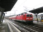 BR 143 als RB nach Saalfeld im Paradiesbahnhof Jena.(28.1.2010)  ...